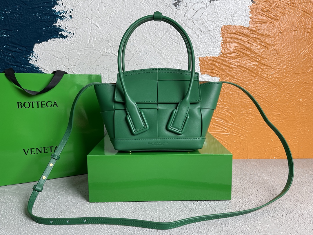 보테가베네타 Arco 인트레치아토 스몰 그린 토트백